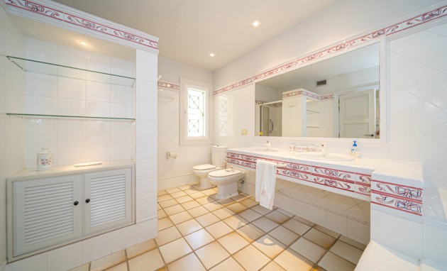 Resale - Villa - Altea