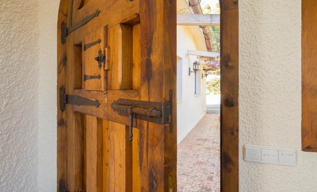 Resale - Villa - Altea