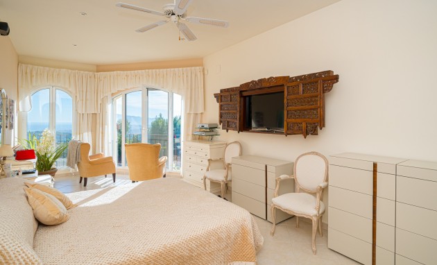 Resale - Villa - Altea