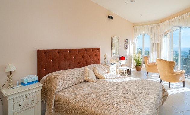 Resale - Villa - Altea