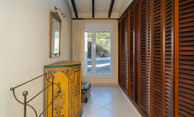 Resale - Villa - Altea