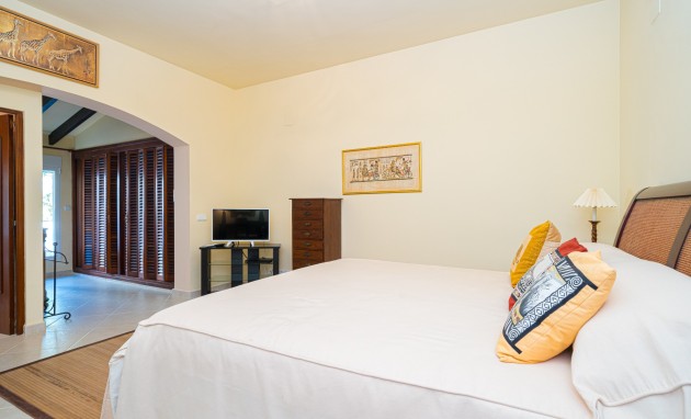 Resale - Villa - Altea