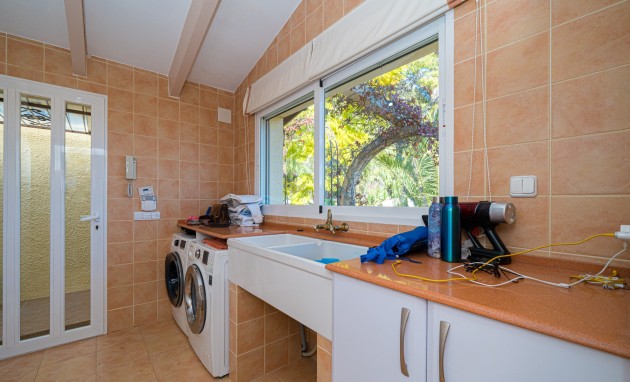 Resale - Villa - Altea