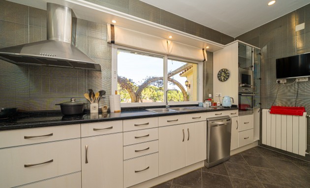 Resale - Villa - Altea