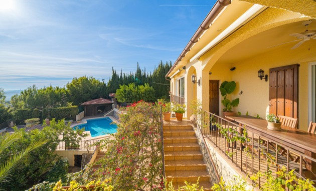 Resale - Villa - Altea