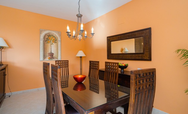 Resale - Villa - Altea