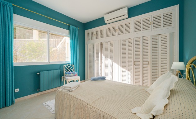 Resale - Villa - Altea