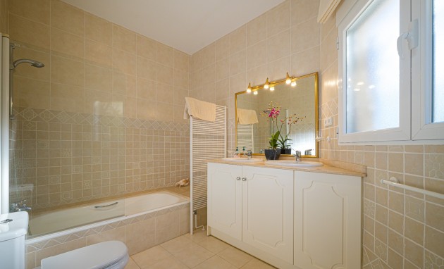 Resale - Villa - Altea