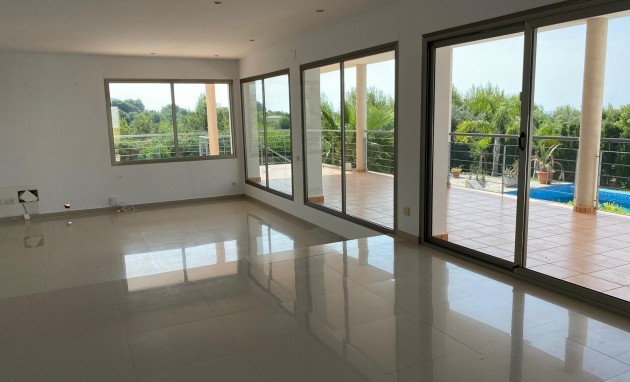 Resale - Villa - Altea