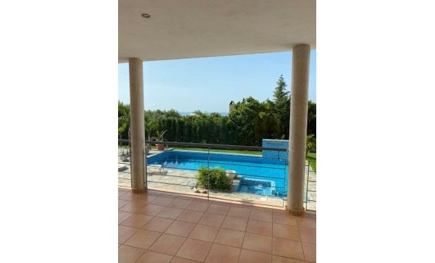 Resale - Villa - Altea