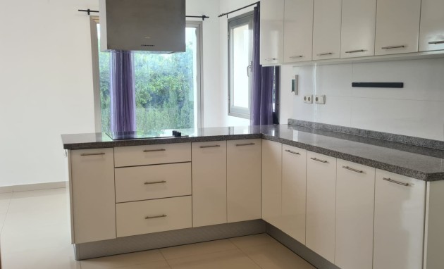 Resale - Villa - Altea