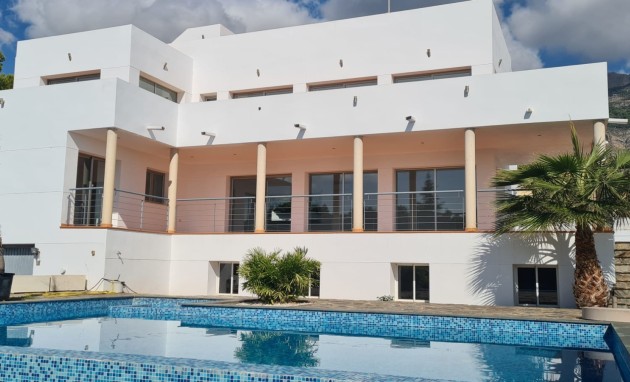 Resale - Villa - Altea