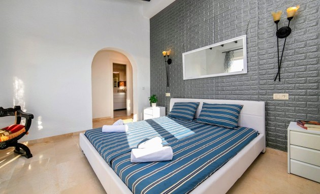 Resale - Villa - Moraira