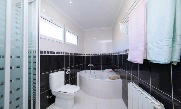 Resale - Villa - Moraira