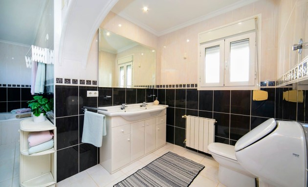 Resale - Villa - Moraira