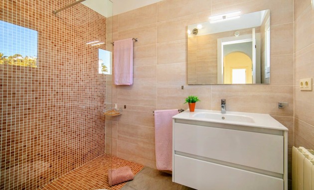 Resale - Villa - Moraira