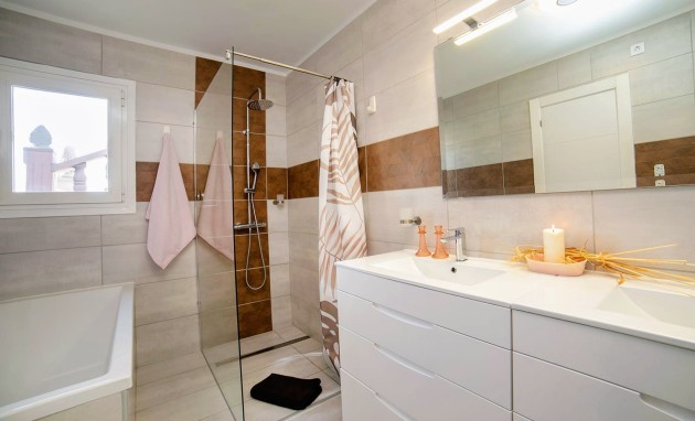 Resale - Villa - Moraira