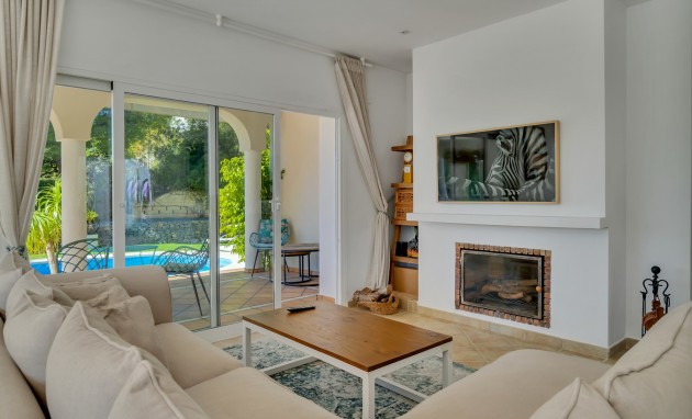 Resale - Villa - Altea