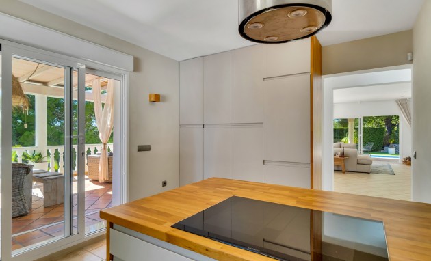 Resale - Villa - Altea