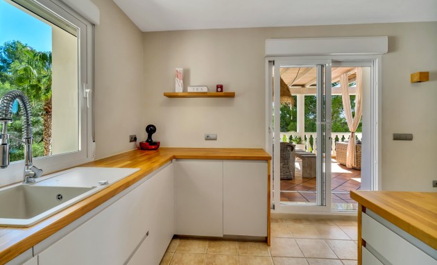 Resale - Villa - Altea