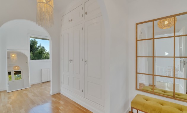 Resale - Villa - Altea