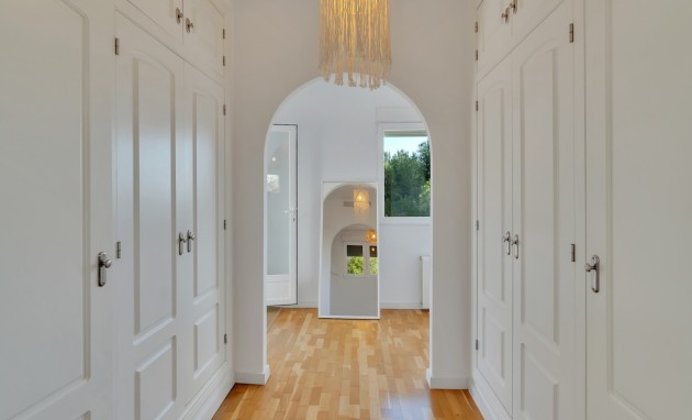 Resale - Villa - Altea