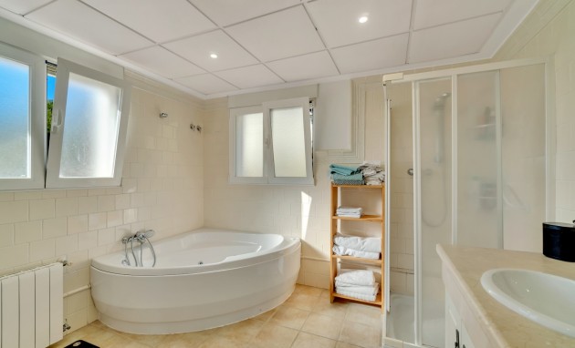 Resale - Villa - Altea