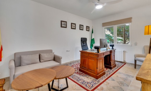 Resale - Villa - Altea