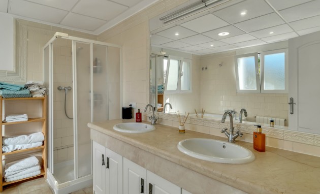 Resale - Villa - Altea