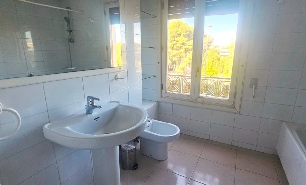 Resale - Apartment / flat - San Juan de Alicante