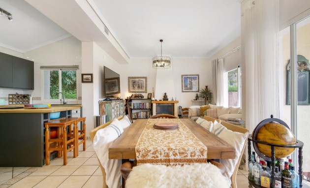 Resale - Villa - Altea