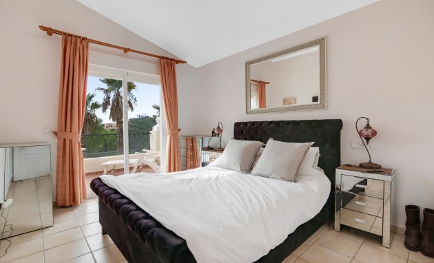 Resale - Villa - Altea