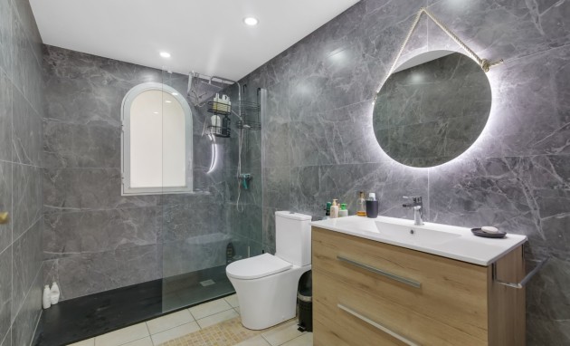 Resale - Villa - Altea