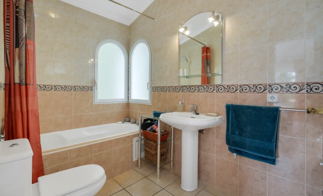 Resale - Villa - Altea