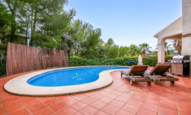 Resale - Villa - Altea