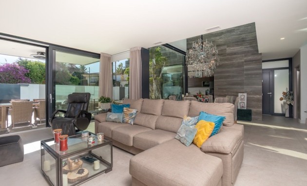 Resale - Villa - Albir