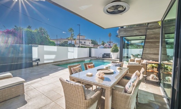 Resale - Villa - Albir