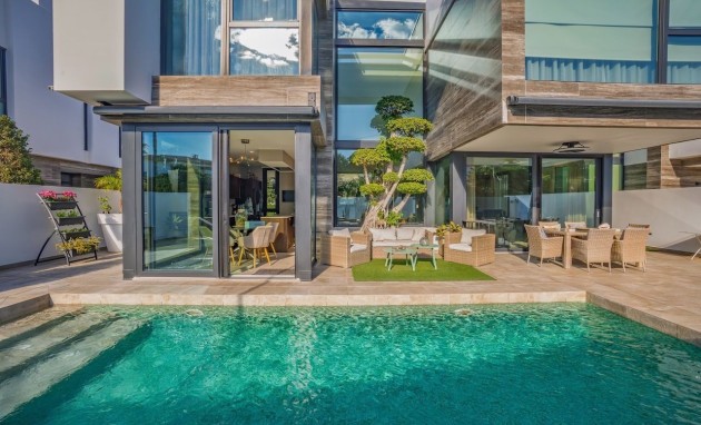 Resale - Villa - Albir