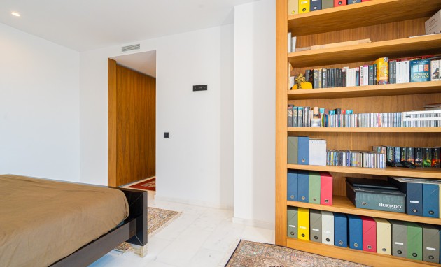 Resale - Villa - Altea