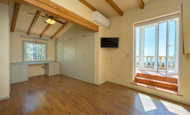 Resale - Villa - Altea