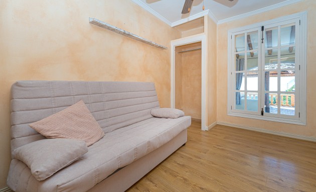 Resale - Villa - Altea