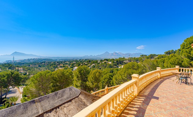 Resale - Villa - Altea