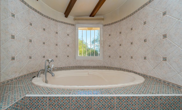 Resale - Villa - Altea