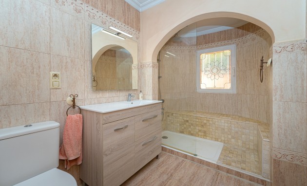 Resale - Villa - Altea