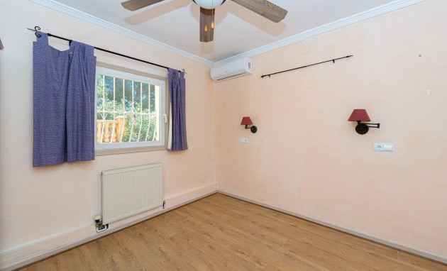 Resale - Villa - Altea