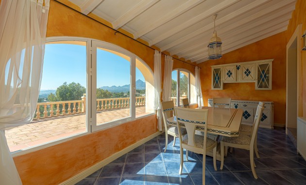 Resale - Villa - Altea