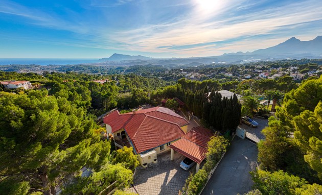 Resale - Villa - Altea