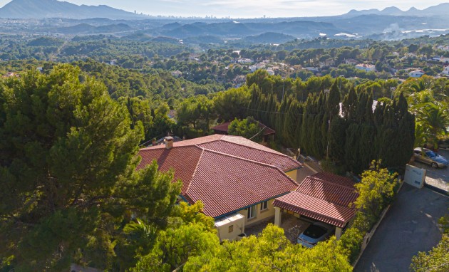 Resale - Villa - Altea