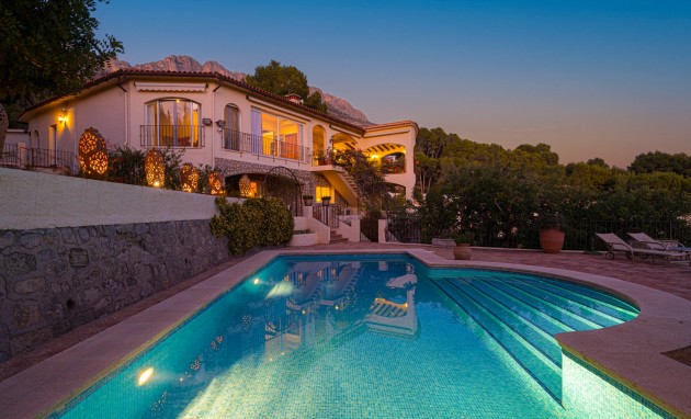 Resale - Villa - Altea