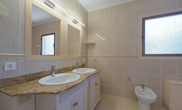 Resale - Villa - Alfas del Pí